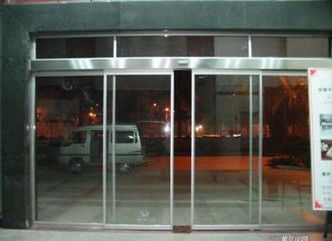 　商场沐鸣2感应门