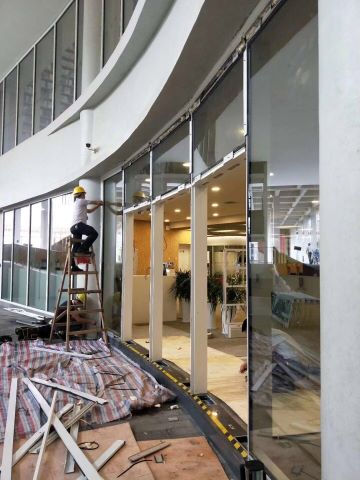 玻璃沐鸣2感应门安装图片