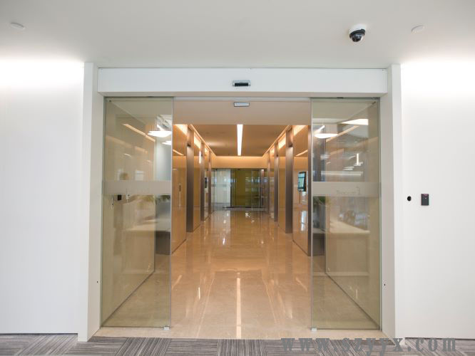 全玻璃沐鸣2门图片